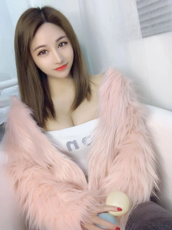 朋友推荐的一个还不错的妹子